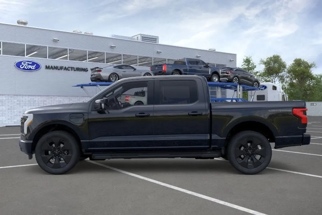 2025 Ford F-150 Lightning Platinum photo 1
