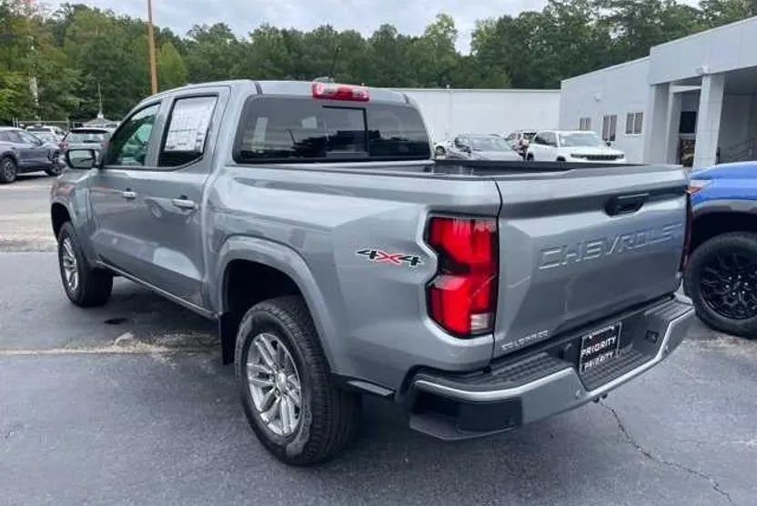 2026 Chevrolet Colorado LT photo 1