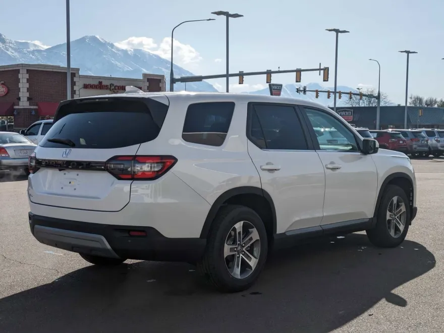 2025 Honda Pilot EX-L photo 1