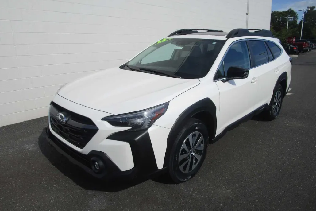 2023 Subaru Outback Premium photo 1