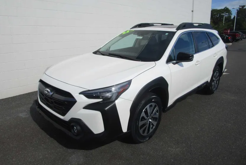 2023 Subaru Outback Premium photo 1