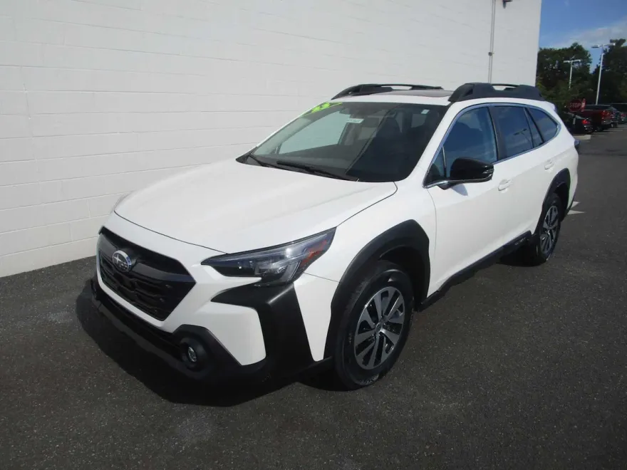 2023 Subaru Outback Premium photo 1