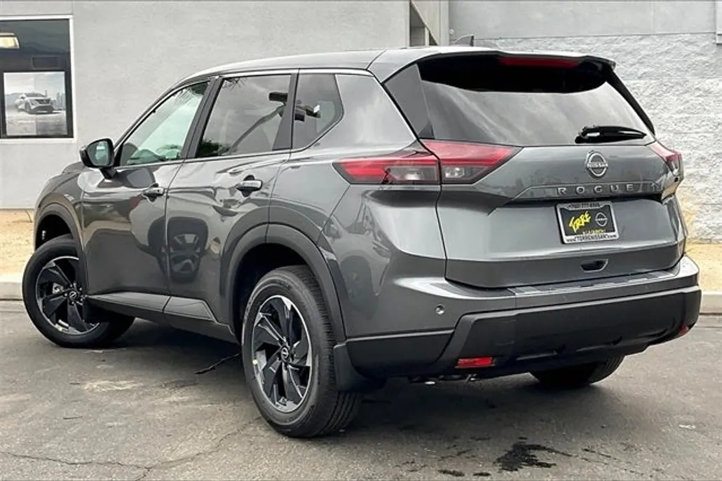 2026 Nissan Rogue SV photo 1