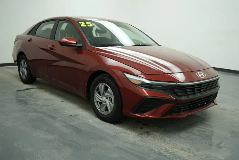 2025 Hyundai Elantra SE photo 1