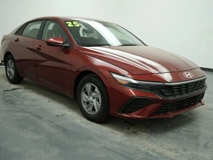 2025 Hyundai Elantra SE photo 1