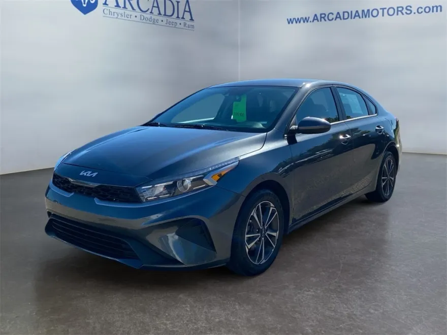 2024 Kia Forte LXS photo 1