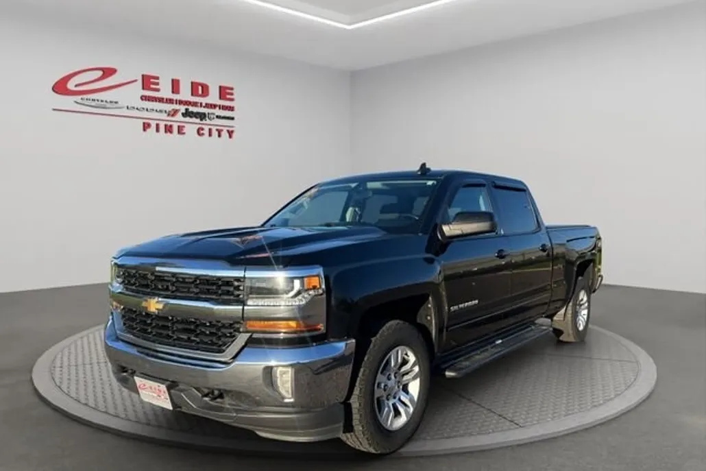 2017 Chevrolet Silverado 1500 LT photo 1
