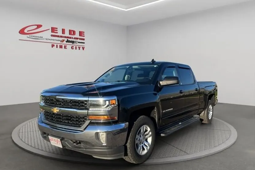 2017 Chevrolet Silverado 1500 LT photo 1