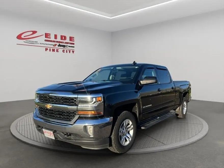2017 Chevrolet Silverado 1500 LT photo 1