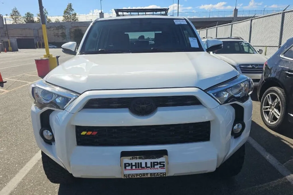 2018 Toyota 4Runner SR5 Premium photo 1