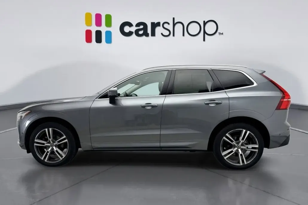 2019 Volvo XC60 Momentum photo 1