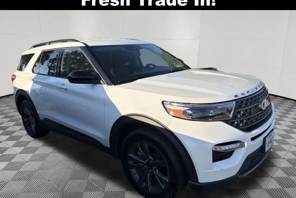 2023 Ford Explorer XLT photo 1