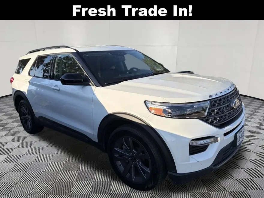 2023 Ford Explorer XLT photo 1