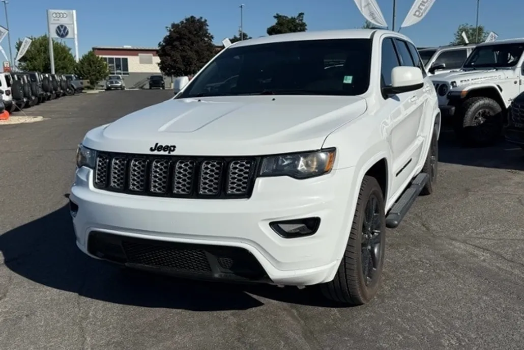 2021 Jeep Grand Cherokee Laredo X photo 1
