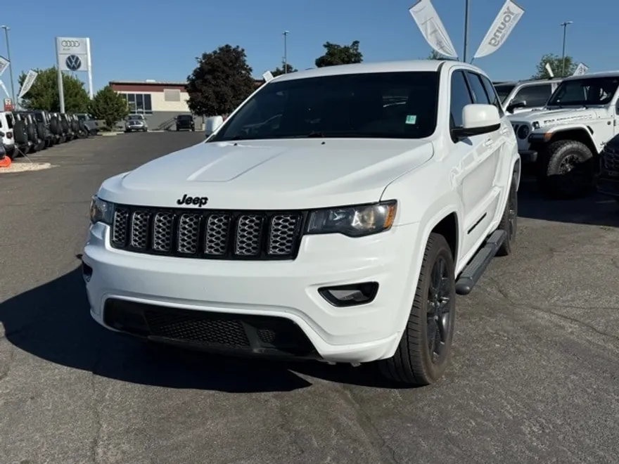 2021 Jeep Grand Cherokee Laredo X photo 1
