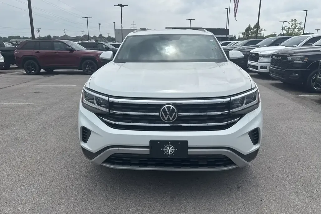 2022 Volkswagen Atlas Cross Sport V6 SE Technology photo 1