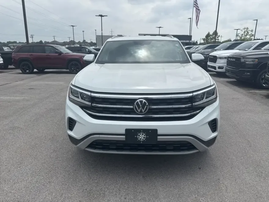 2022 Volkswagen Atlas Cross Sport V6 SE Technology photo 1