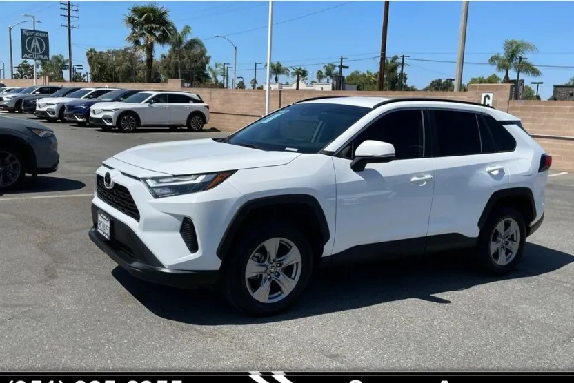 2023 Toyota RAV4 XLE photo 1