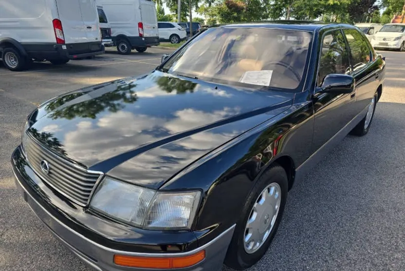 1996 Lexus LS 400 photo 1