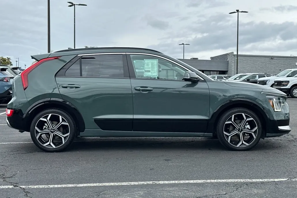 2023 Kia Niro EX Touring photo 1