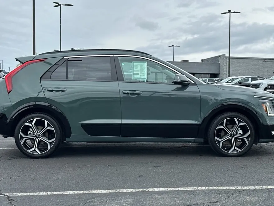 2023 Kia Niro EX Touring photo 1