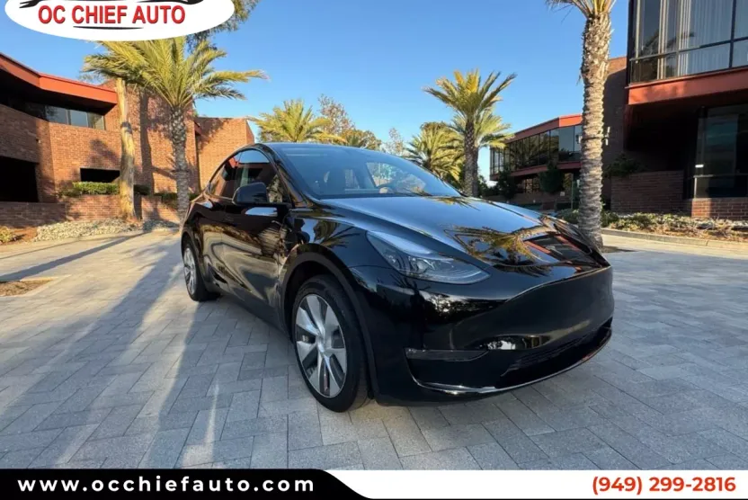 2023 Tesla Model Y Long Range photo 1