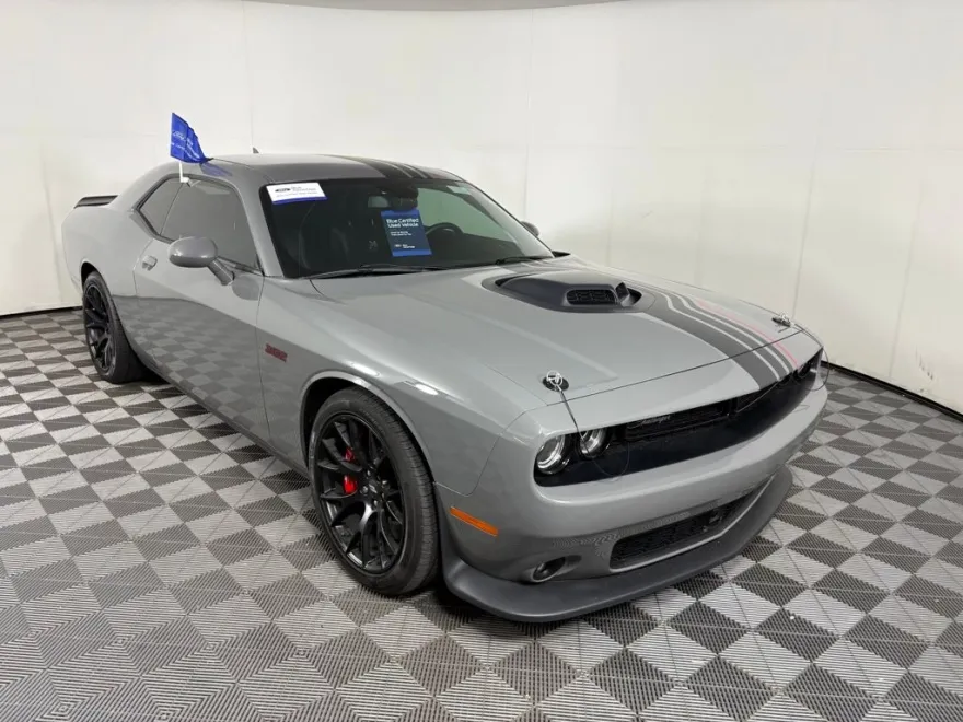 2023 Dodge Challenger R/T Scat Pack photo 1