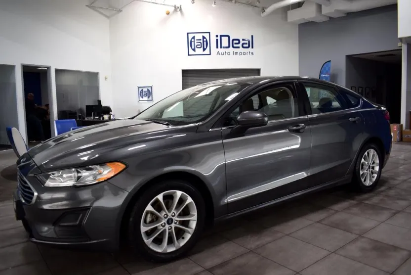 2020 Ford Fusion SE photo 1