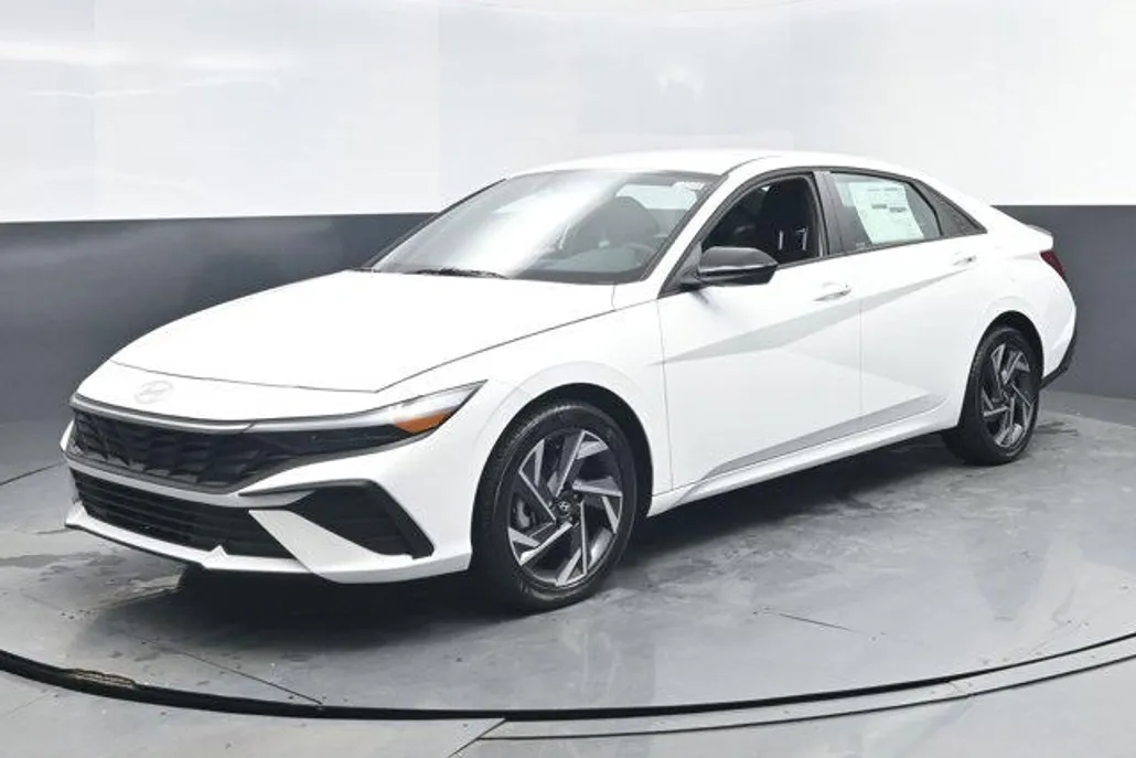 2025 Hyundai Elantra SEL Sport photo 1