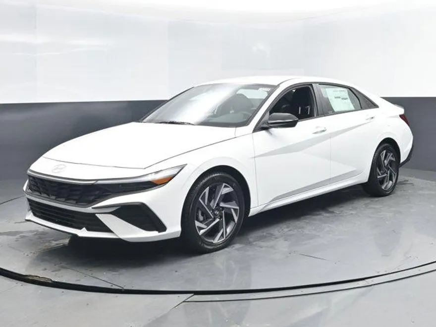 2025 Hyundai Elantra SEL Sport photo 1