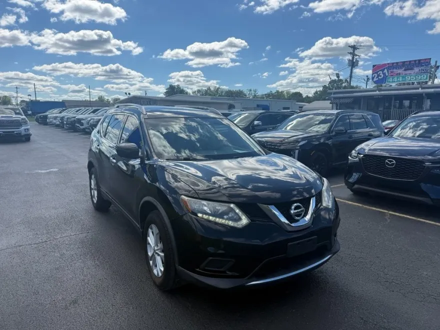 2016 Nissan Rogue SV AWD photo 1