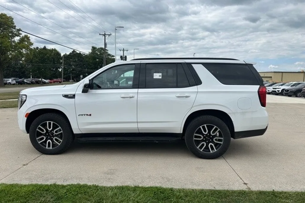 2023 Gmc Yukon AT4 photo 1