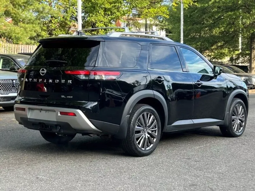 2023 Nissan Pathfinder SL photo 1