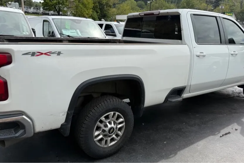2021 Chevrolet Silverado 2500HD LT photo 1