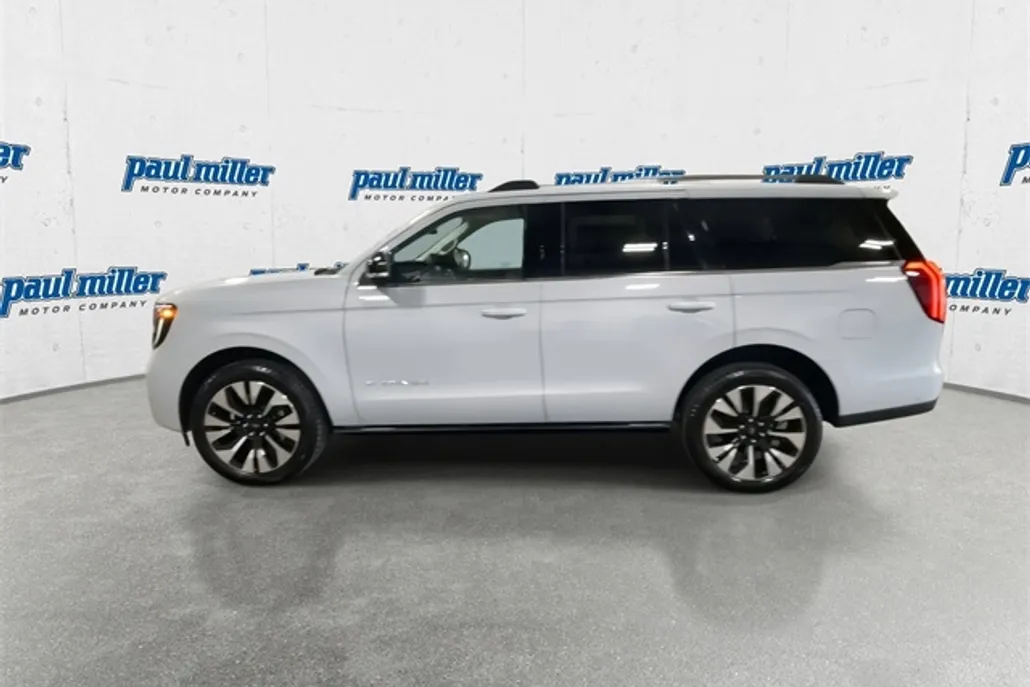 2025 Ford Expedition Platinum photo 1