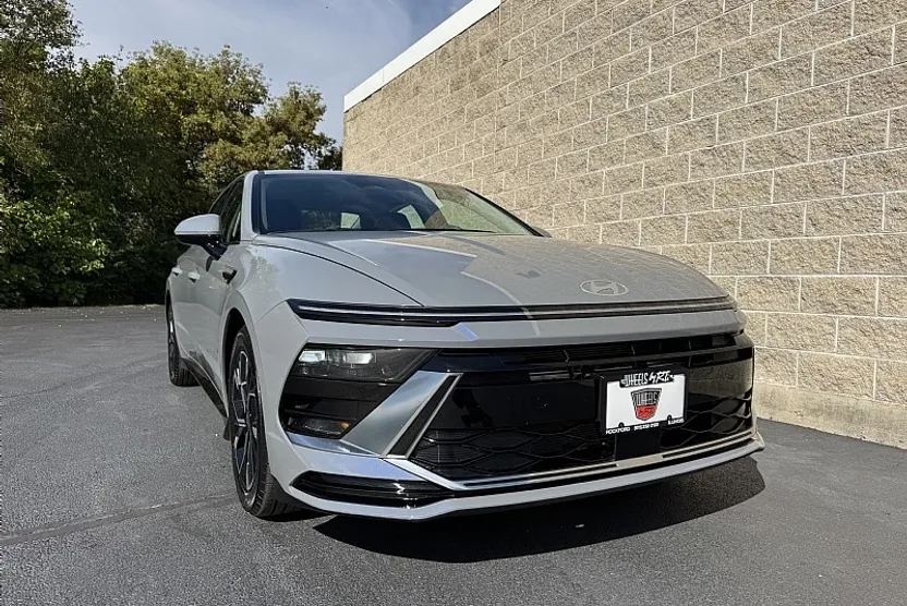 2025 Hyundai Sonata SEL photo 1