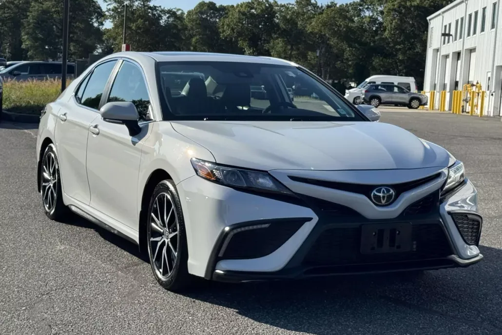 2023 Toyota Camry SE photo 1