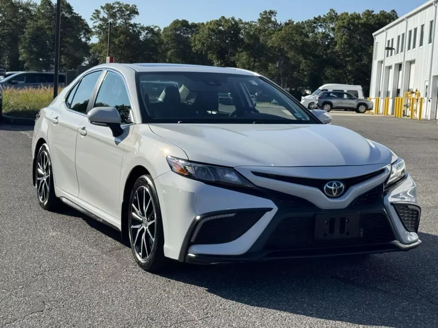 2023 Toyota Camry SE photo 1