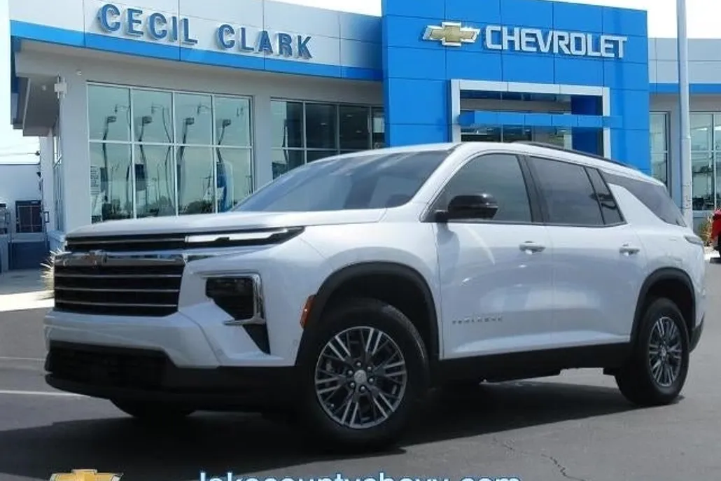 2025 Chevrolet Traverse photo 1