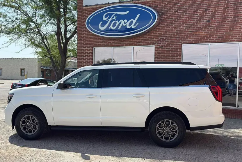 2025 Ford Expedition MAX photo 1