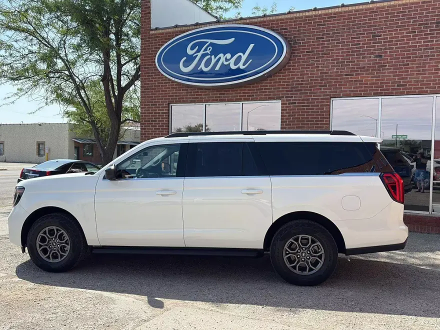 2025 Ford Expedition MAX photo 1
