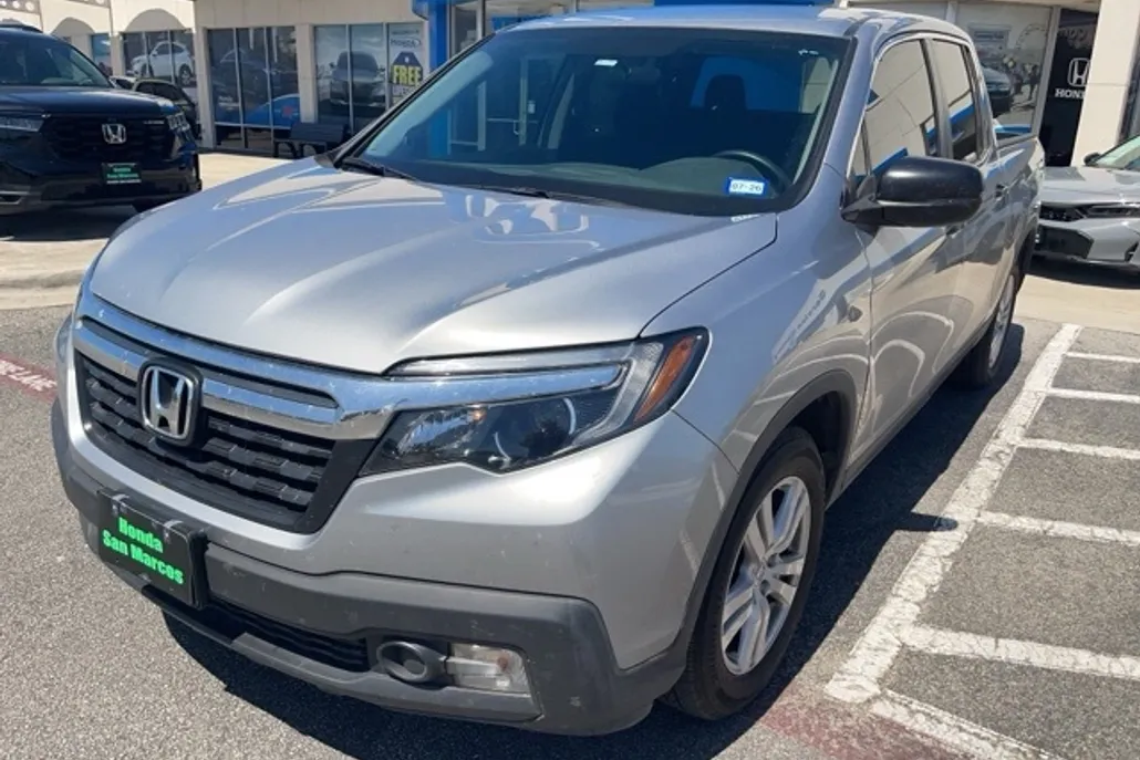 2017 Honda Ridgeline RT photo 1