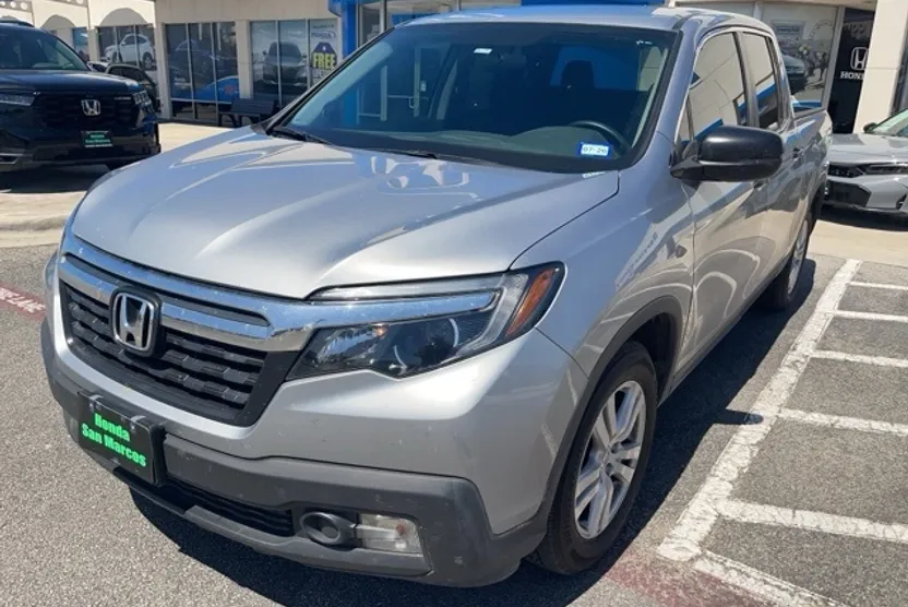 2017 Honda Ridgeline RT photo 1