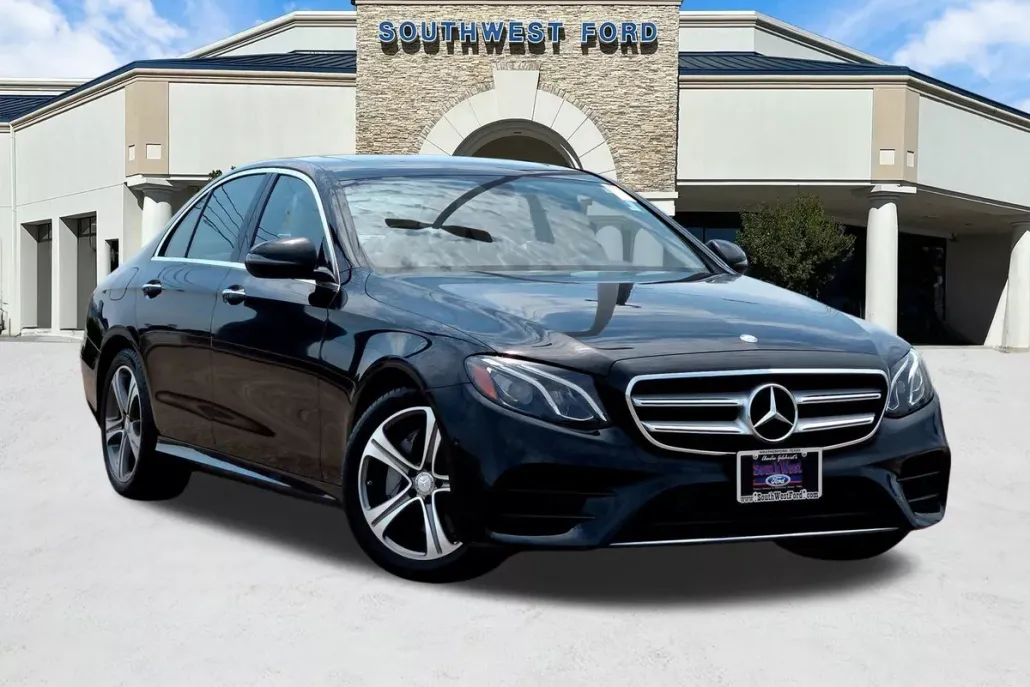 2017 Mercedes Benz E 300 photo 1