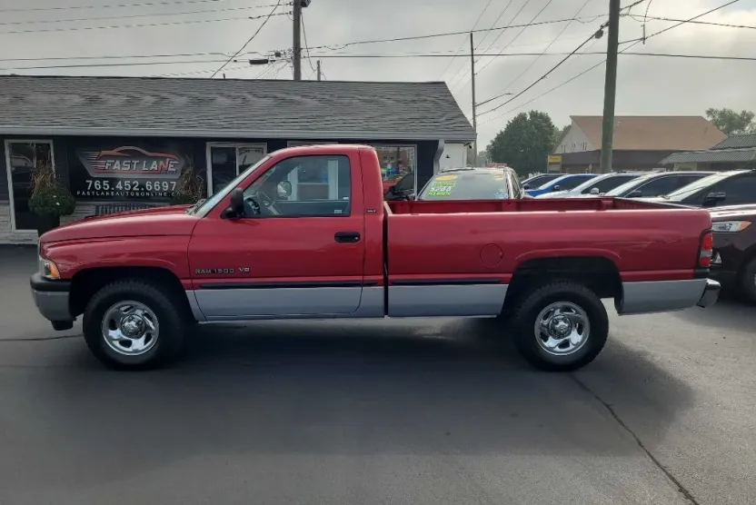 1998 Dodge Ram SLT photo 1