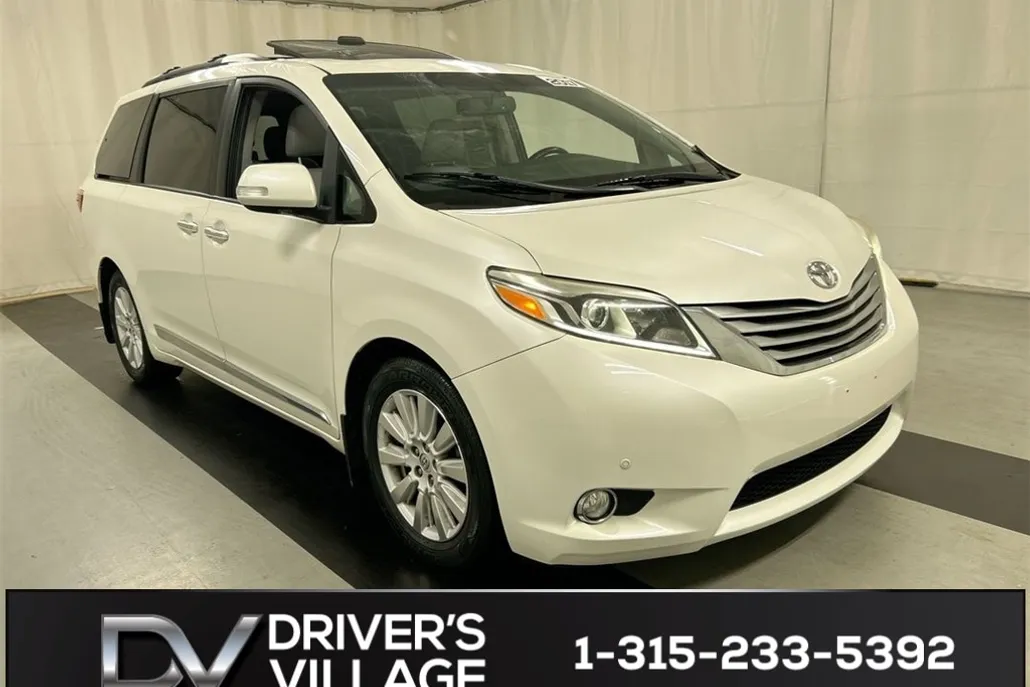 2017 Toyota Sienna XLE photo 1