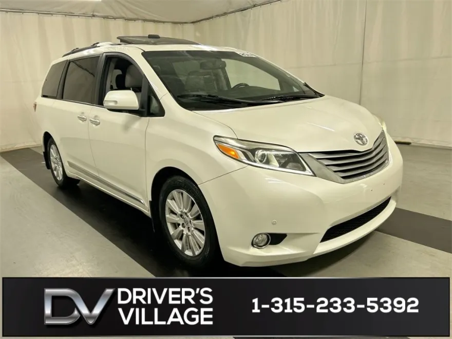 2017 Toyota Sienna XLE photo 1