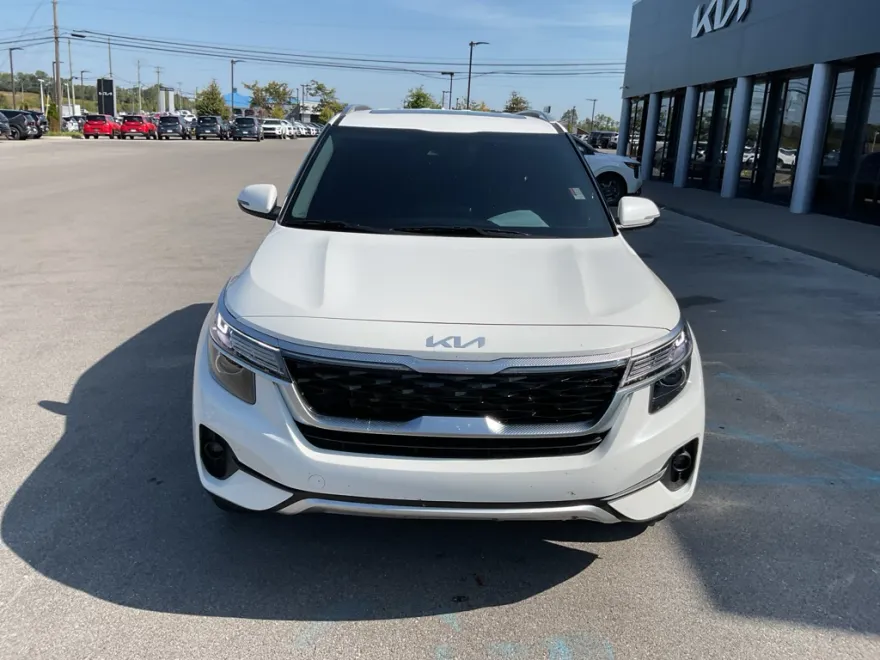 2023 Kia Seltos EX photo 1