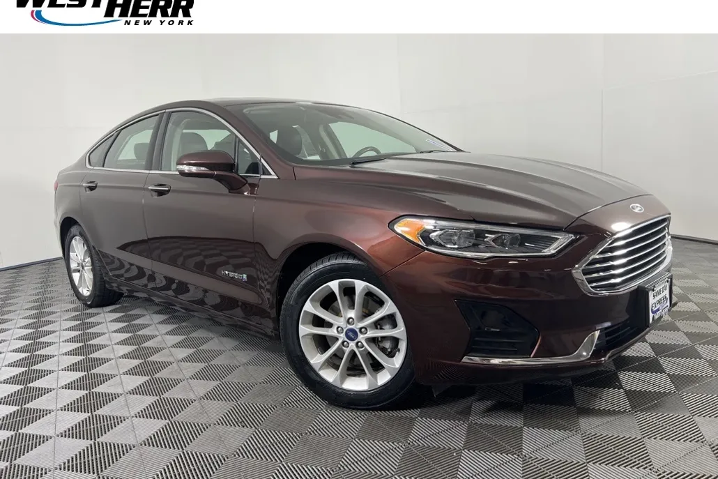 2019 Ford Fusion Hybrid SEL photo 1