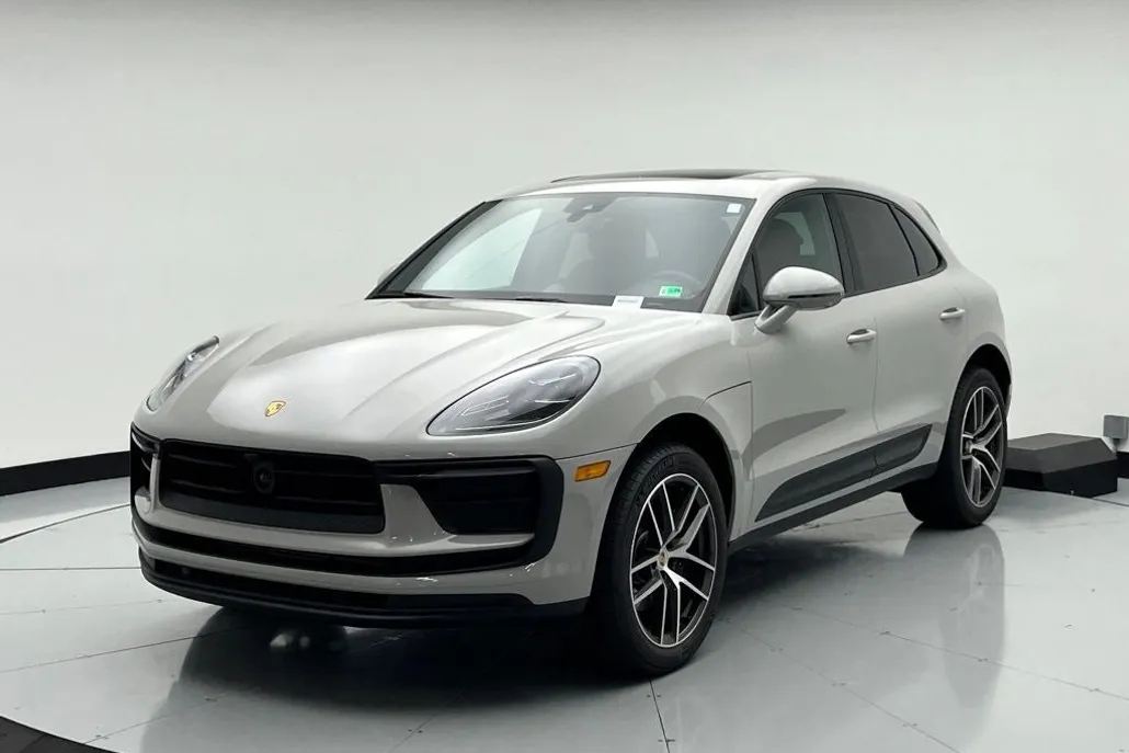 2025 Porsche Macan Base photo 1